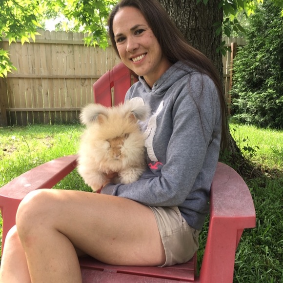 Meet your Posher, Erin - Picture 1 of 2